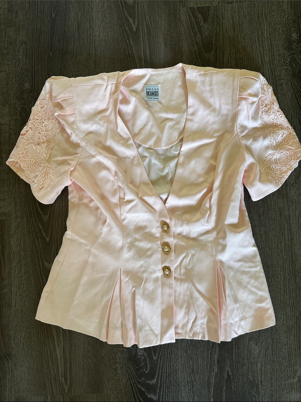 R&M Richards Vintage Pale Pink Button-Front Lace Sleeve Peplum Top